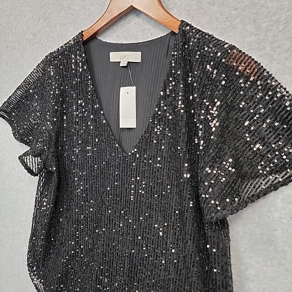 NWT LOFT Sequin Blouse Short Sleeve V-Neck Top Solid Black Women's Size Medium